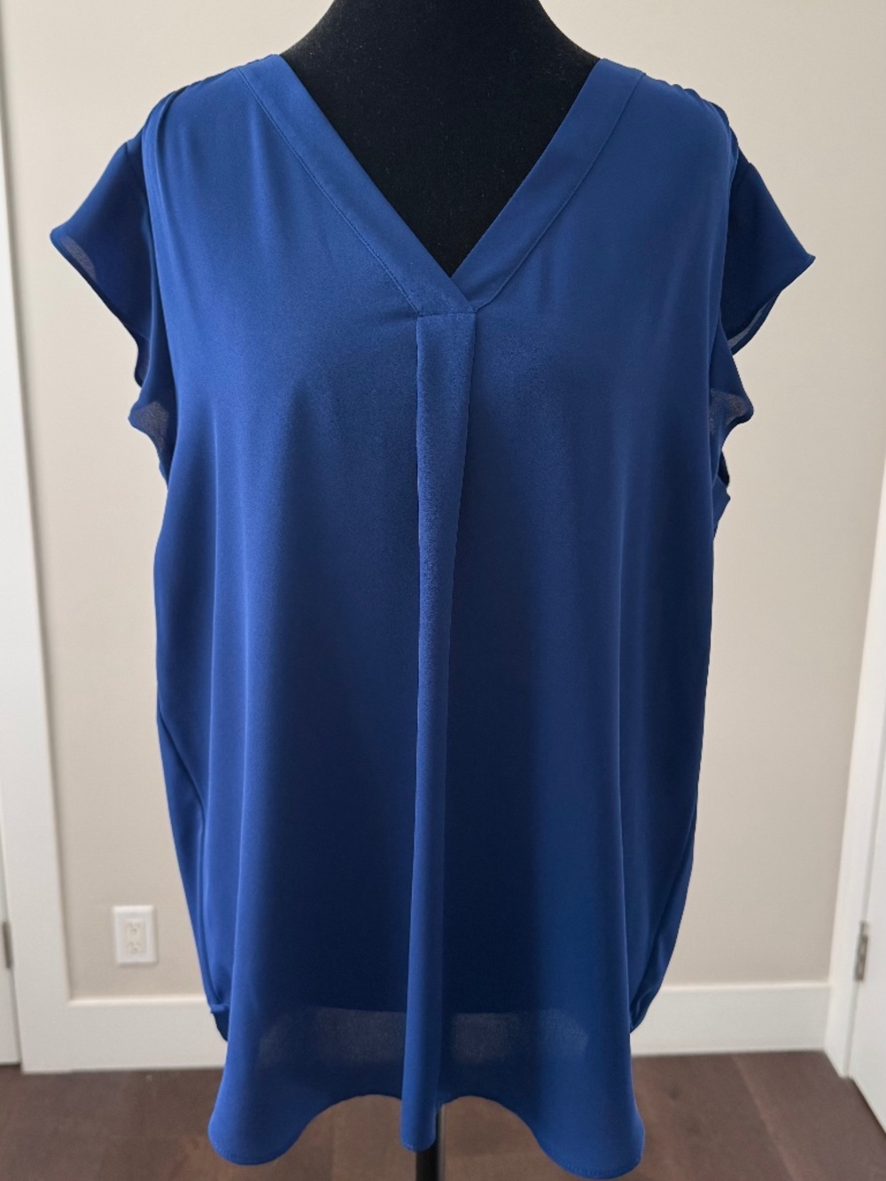 Chaus New York Royal Blue Flutter Sleeve V-Neck Blouse M